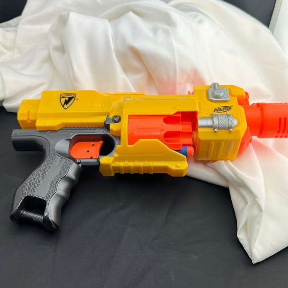 Nerf N-strike Barricade RV-10 - Picture 1 of 2